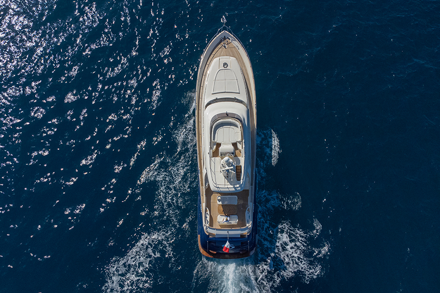 Le bateau Saphir peut être loué pour des séminaires d'entreprises en Corse.